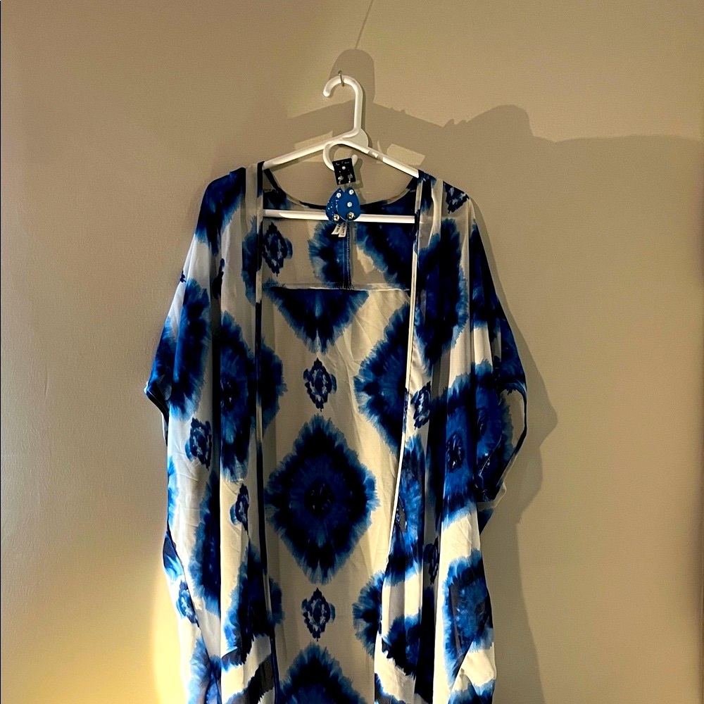 Elegant Blue and White Women's Scarf